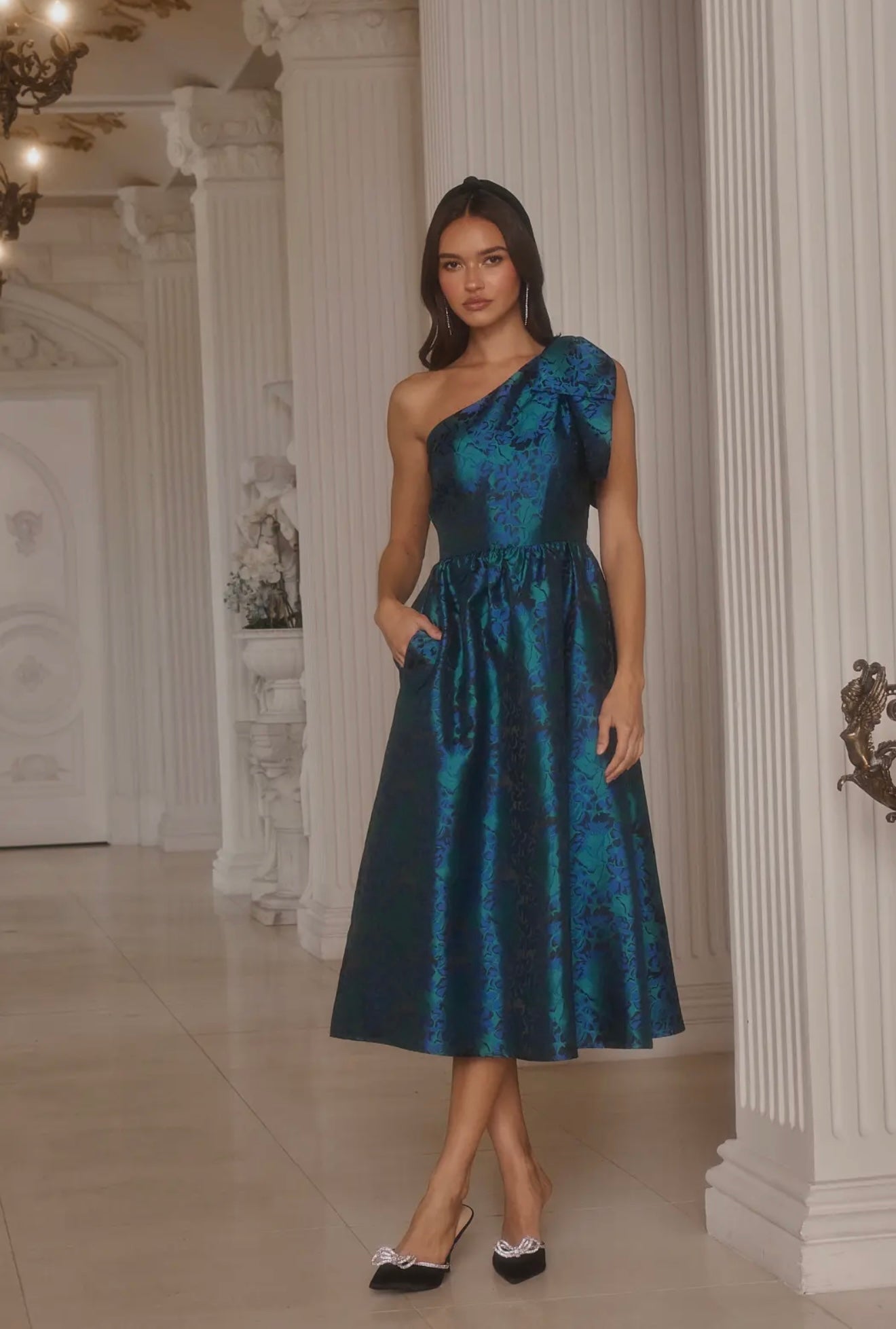 Farrah Jacquard Floral Miley Bow
Midi Dress