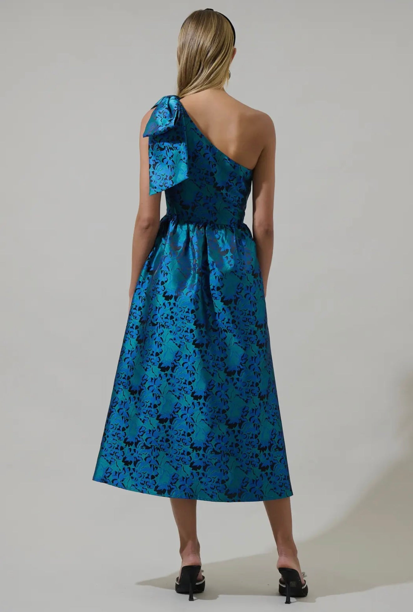 Farrah Jacquard Floral Miley Bow
Midi Dress