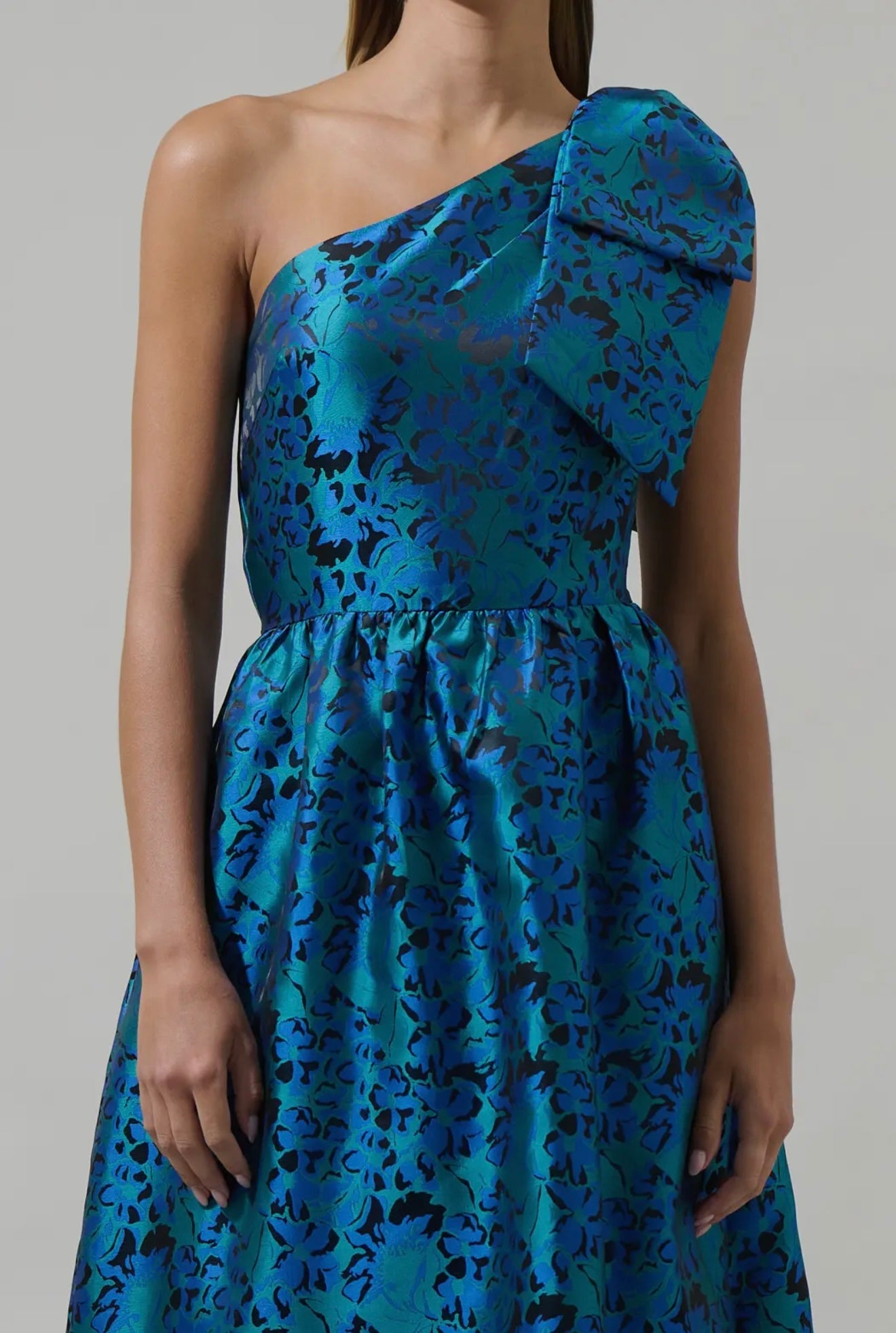 Farrah Jacquard Floral Miley Bow
Midi Dress